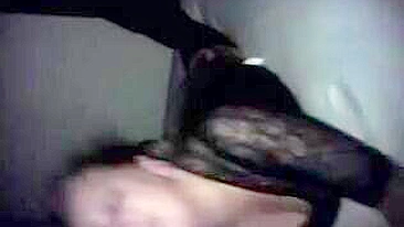 Loira universitária amadora leva fisting e plug no cu com meias caseiras