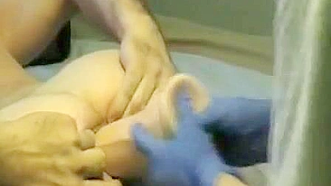 Fisting Caseiro com Dominação Feminina Amadora usando Strapon e Dildo Anal