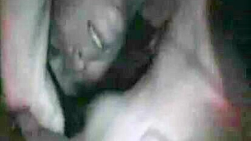 Ménage Bissexual Caseiro com Boquetes e Gozadas