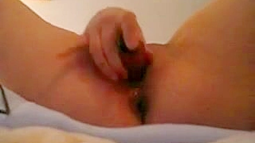 Orgasmo Squirting Caseiro com Namorada Peituda e Dildo