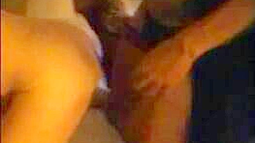 Ménage Bi Amador com Pegging Anal e Gangbang Swinger Caseiro