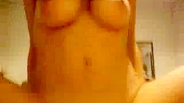 Orgasmo Squirt Caseiro com Morena Peituda Namorada