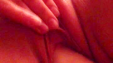 Namorada com Buceta Arrombada Sendo Fistada em Vídeo Caseiro Amador