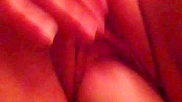 Namorada com Buceta Arrombada Sendo Fistada em Vídeo Caseiro Amador