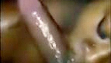 Boquete Ebony Caseiro com Pauzão Explodindo Porra