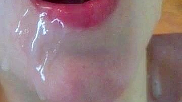 Sexo Caseiro com Gozadas Faciais Grandes e Engolindo Porra