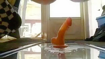 Orgasmo com Squirt Caseiro com Dildo e Espelho - Gozada Amadora