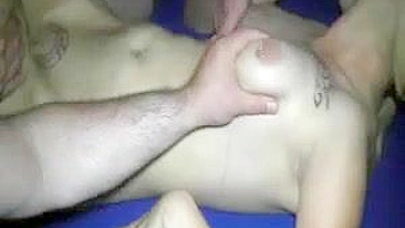 Ménage Caseiro com MILFs Safadas Cheio de Orgasmos e Punho