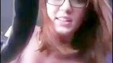 Namorada Ruiva Mama no Carro em Pornô Caseiro