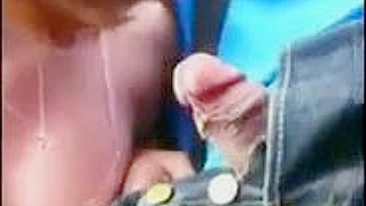 Namorada Ruiva Mama no Carro em Pornô Caseiro