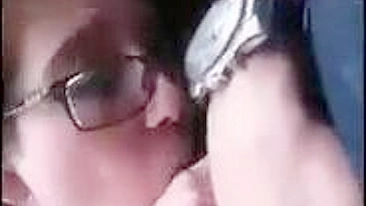 Namorada Ruiva Mama no Carro em Pornô Caseiro