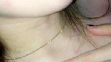 Engolida Caseira - Namorada Universitária Amadora Gozando ao Comer