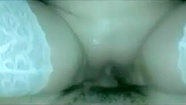 Porno Caseiro Gozando com Buceta Raspada e Meias