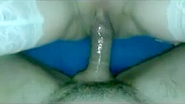 Porno Caseiro Gozando com Buceta Raspada e Meias