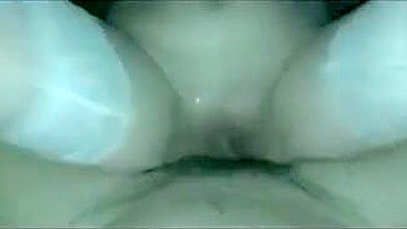 Porno Caseiro Gozando com Buceta Raspada e Meias