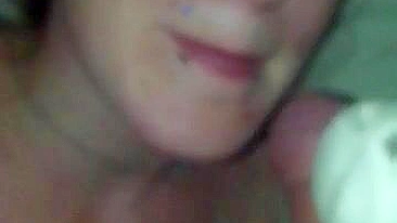 Boquete de MILF Caseiro com Gozada Facial e Brinquedos Sexuais