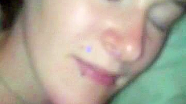 Boquete de MILF Caseiro com Gozada Facial e Brinquedos Sexuais