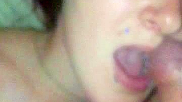 Boquete de MILF Caseiro com Gozada Facial e Brinquedos Sexuais