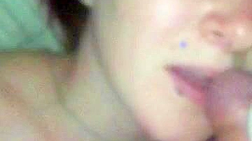 Boquete de MILF Caseiro com Gozada Facial e Brinquedos Sexuais