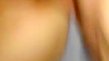 Namorada Amadora com Buceta Arrombada em Dupla Vaginal com Dildos