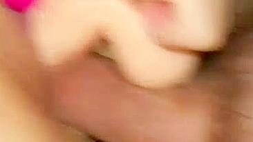Namorada Amadora com Buceta Arrombada em Dupla Vaginal com Dildos