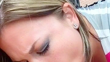 Boquete e Engolida Caseira no Carro de Dia com GF Amadora