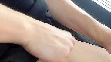 Masturbação no Carro Caseira com Orgasmo Público Amador