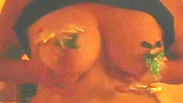 Pornô Caseiro com Peitos Balançando - Amadora de Tetas Grandes Naturais