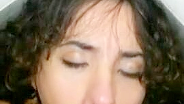 Sexo Caseiro com Gozadas Grandes em Banheiros Públicos