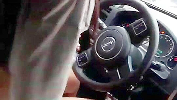 Sexo Caseiro no Carro com Morena Cavalgando Pau como Vaqueira