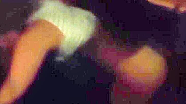 Sexo Público Caseiro com Namorada Loira Engolindo Porra - Casal Amador