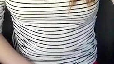 Loira Exibicionista se Masturba em Público com Dedos e Calcinha