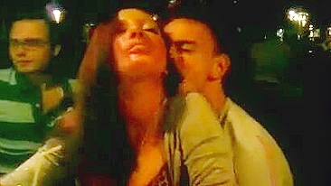 Sexo Público Caseiro com Namoradas Morenas Gostosas