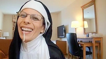 MILF Caseira Engole Porra em Boquete Amador de Cosplay de Halloween