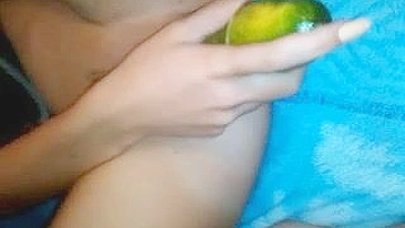 MILF Caseira Transando com Frutas, Consolos e Brinquedos