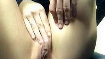 Loira Estagiária Universitária Brincando na Buceta no Escritório Caseiro