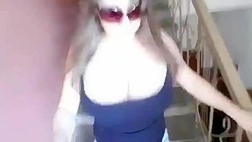 Morena Gostosa de Peitos Enormes em Sexo Caseiro