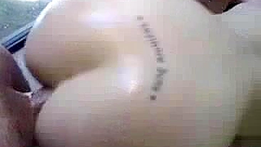 Alongamento Anal Caseiro com Óleo e Paus Grandes