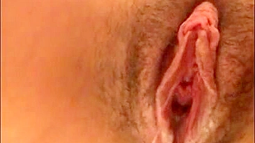 Sexo Caseiro com Buceta Molhada Gozando e Dildos Amadores