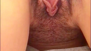 Sexo Caseiro com Buceta Molhada Gozando e Dildos Amadores