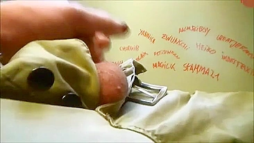 Vídeo Pornô Caseiro com Punhetas Bagunçadas de Loiras Amadoras em Público