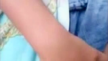 Exibicionismo Público com Loira Peituda MILF de Tetas Naturais Grandes