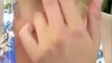 Exibicionismo Público com Loira Peituda MILF de Tetas Naturais Grandes