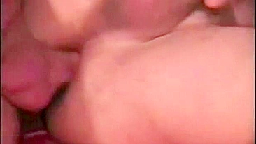 Trio Bisexual Caseiro com Anal, Comendo Porra e Fodendo Cu