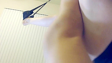 Foda com Creampie Caseira em Balanço com GF de Pernas Abertas