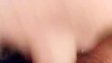 Sexo Amador Caseiro entre Meio-Irmãos com Bucetas Depiladas