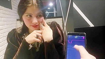 Submissão Caseira - Morena Namorada Goza com Vibrador Controlado por Controle Remoto