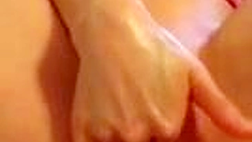 Orgasmo Squirting Caseiro com Dedada e Masturbação