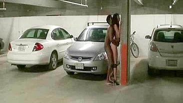 Casal Exibicionista em Sexo Selvagem Caseiro com Lingerie e Saltos