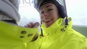 Boquete Público com Engolindo Porra por Casal Amador